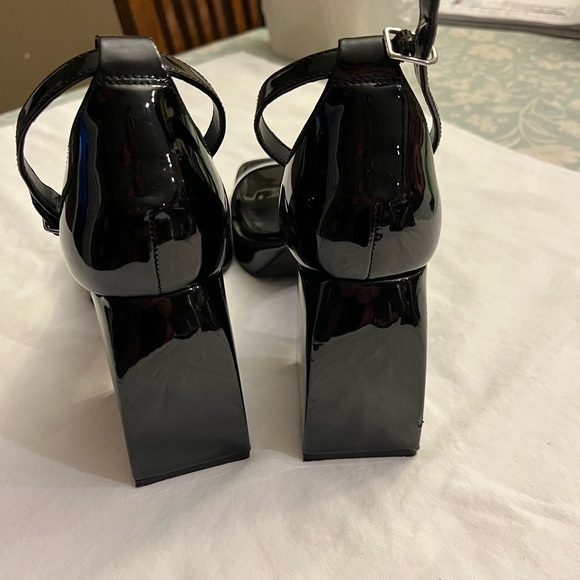 Black Patent Leather Women's Heels size9 - Picture 2 of 7